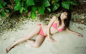 Nao Nagasawa hypnotises us with her cute face and curvy figure